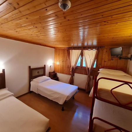 Hostel Il Pirata 카바레노 외부 사진