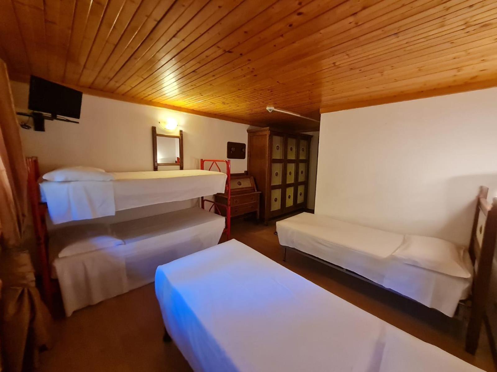 Hostel Il Pirata 카바레노 외부 사진