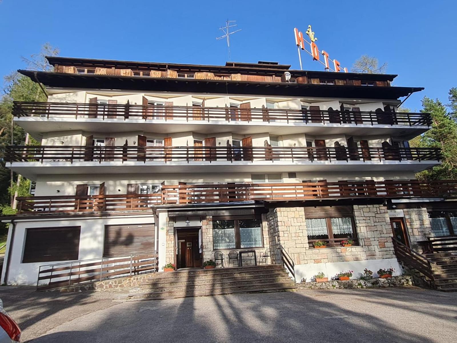 Hostel Il Pirata 카바레노 외부 사진